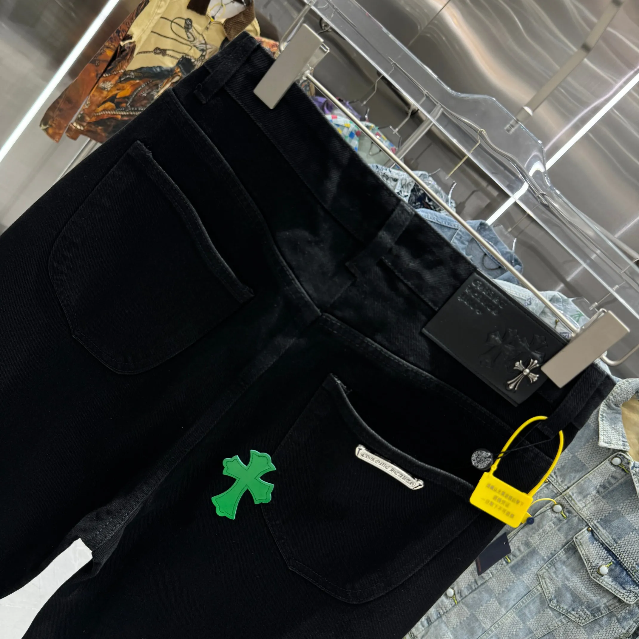 🅿️270 Crow Heart Cross Logo + Printed Logo Jeans 2025 latest product, original goods, washed casual jeans, imported original washed stretch fabric, comfortable and elastic, original hardware accessories decorated with logo, super correct version, extremely high grade, counter quality, fashionable and stylish upper body. The printing uses imported foam printing, customized buttons, YKK zippers. The complete set of accessories is customized by molding. Color: Black Size: S-XXL 28 30 32 34 36 code